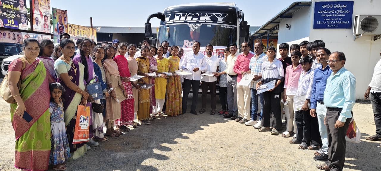 విద్యార్థులతో ఆప్యాయంగా ముచ్చటించిన ఎమ్మెల్యే డా.ఆర్.భూపతి రెడ్డి.