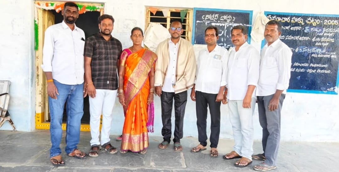 వీపనగండ్ల నూతన తహసిల్దార్ గారిని సన్మానించిన జిల్లా పర్యాటక శాఖ అధికారి కల్వరాల నరసింహ