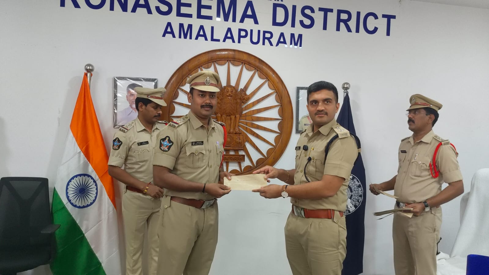 రాత్రిపూట ఇంటి తలుపులకి వేసిన తాళాలు బద్దలకొట్టి క నేరాలు చేసే దొంగలును అరెస్ట్ చేసిన పోలీసులు