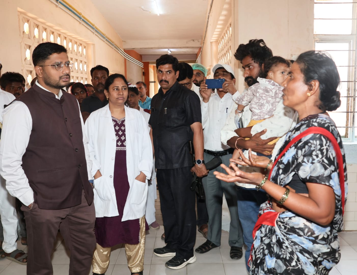 రోగులకు మెరుగైన వైద్య సేవలందించాలి.