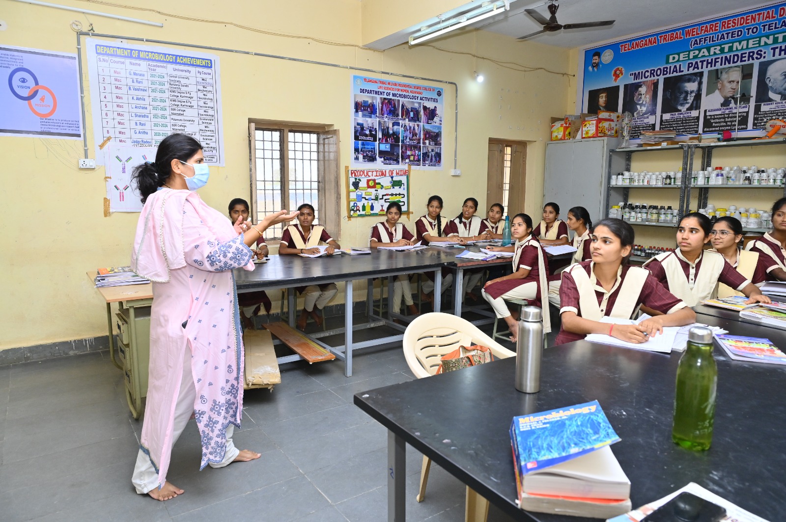బాలికను పాఠశాలలో చేర్పించాలని అధికారులకు ఆదేశం.