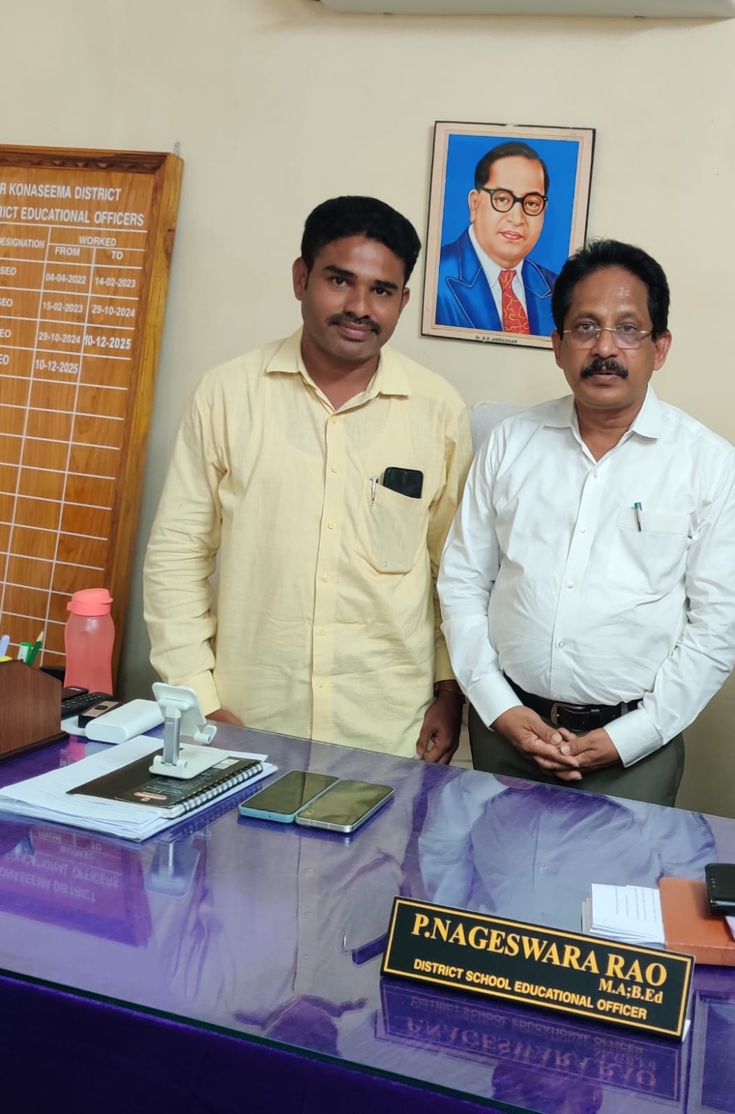 జిల్లా విద్యాశాఖ అధికారిని కలిసిన జిల్లా డి.వి.ఎంసీ మెంబర్ వెంట్రు సుధీర్.