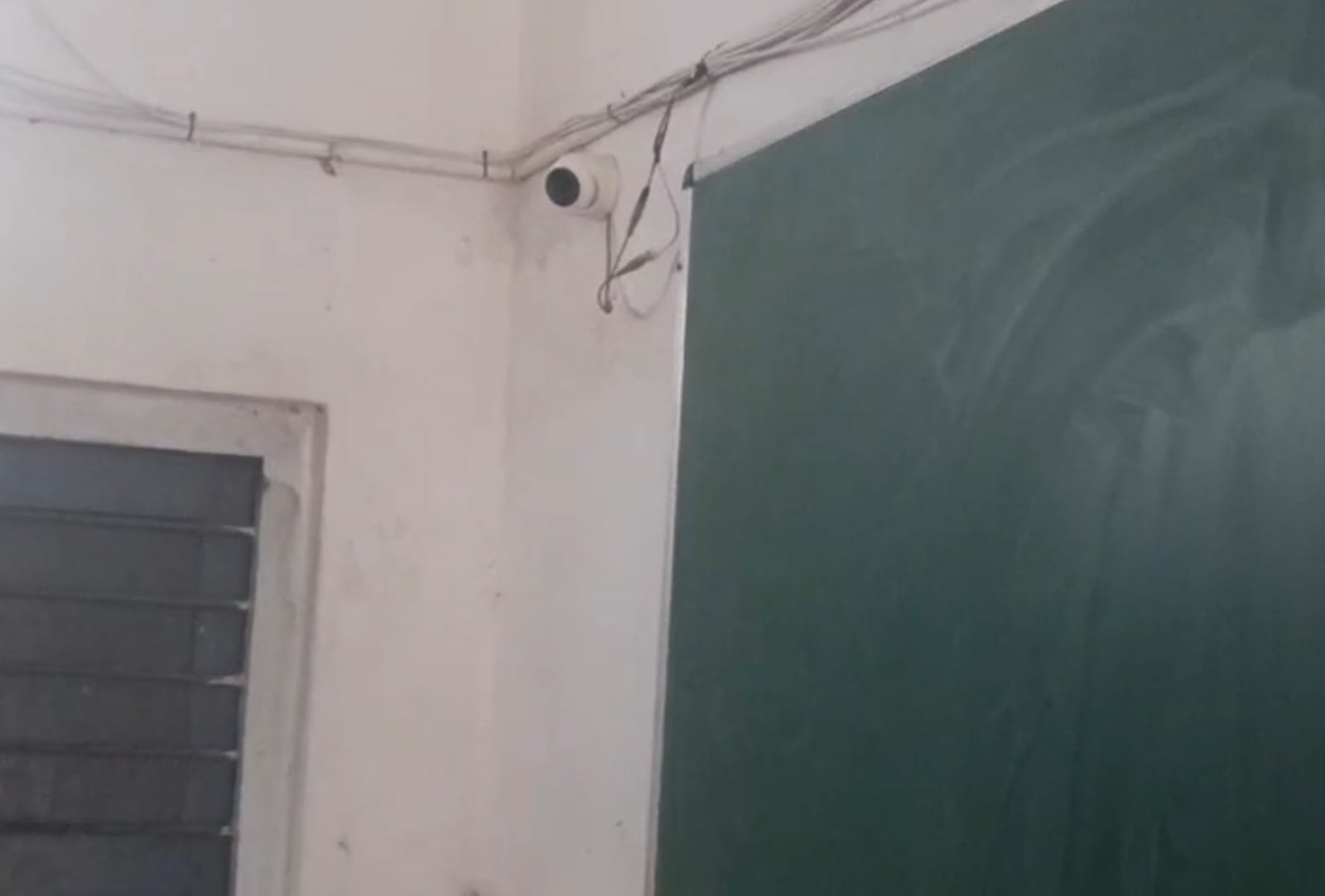 పదవ తరగతి పరీక్షలపై సీసీ కన్ను