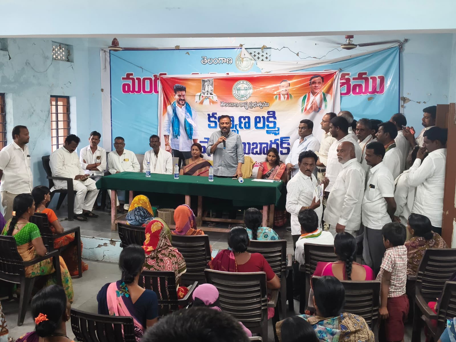 కళ్యాణ లక్ష్మి షాదీ ముబారక్ చెక్కులు పంపిణీ చేసిన ఎమ్మెల్యే…