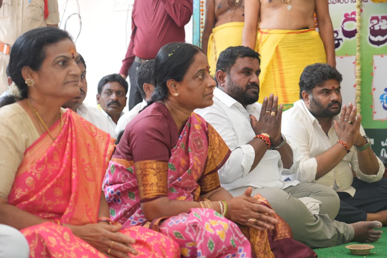 మంత్రికి సాధారణ స్వాగతం పలికిన నగర అధ్యక్షుడు.