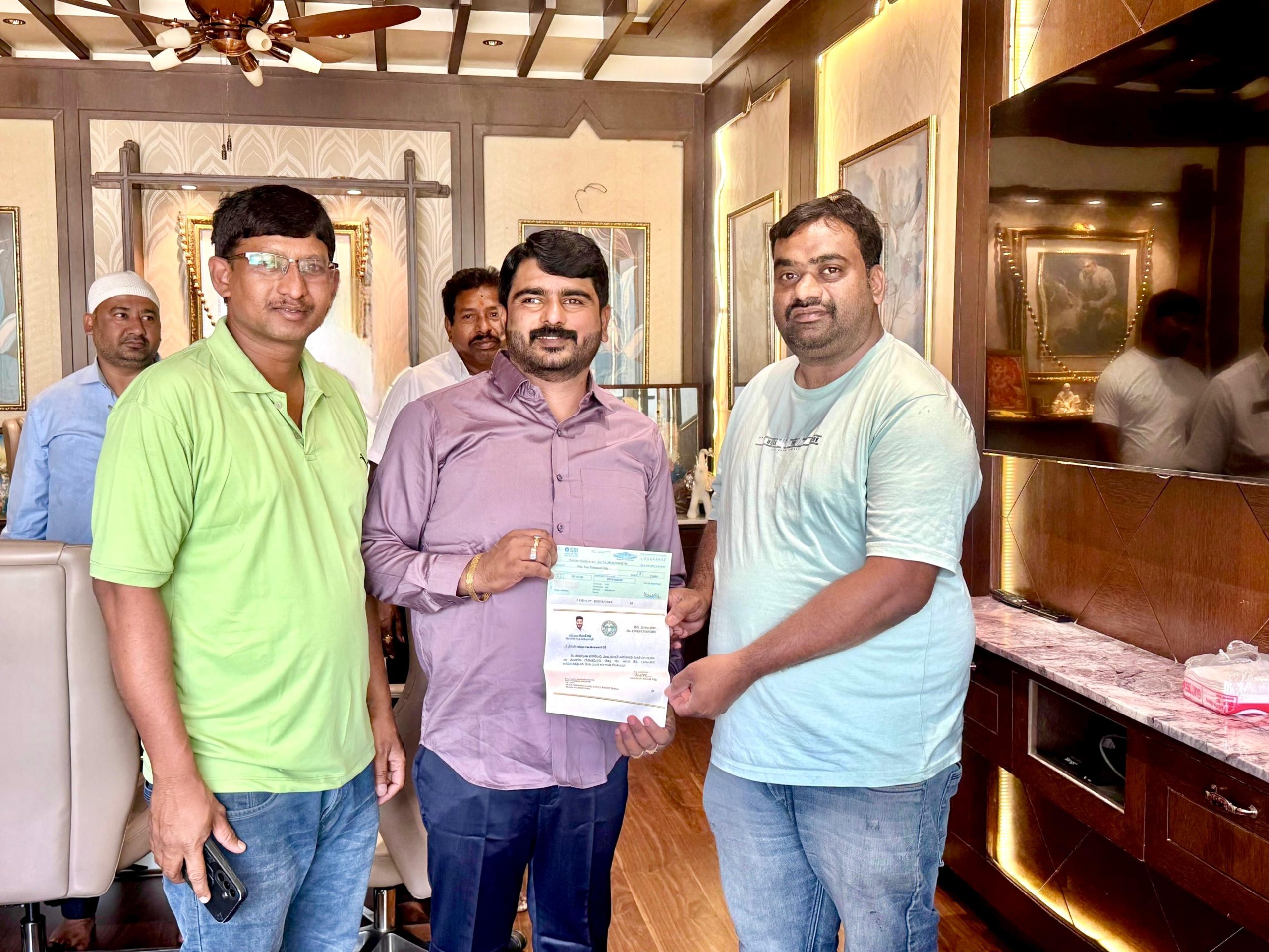 సిఎం రిలీఫ్ ఫండ్ అందించిన మారబోయిన అనిల్ కూమర్ యాదవ్