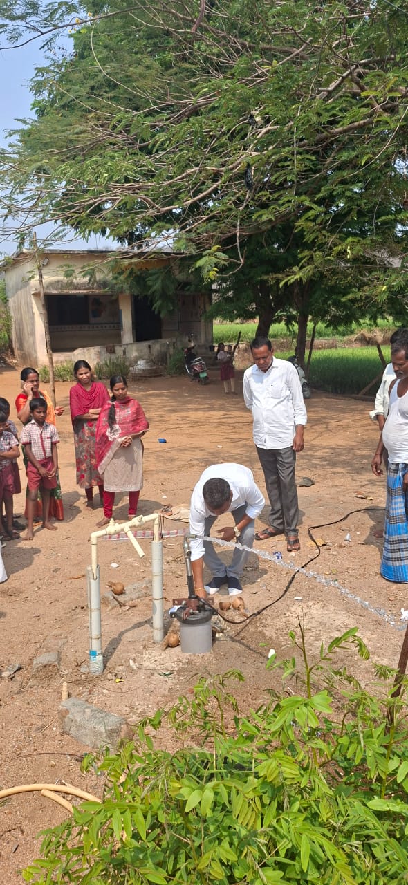 త్రాగునీటి సౌకర్యం కల్పించిన సర్పంచ్.