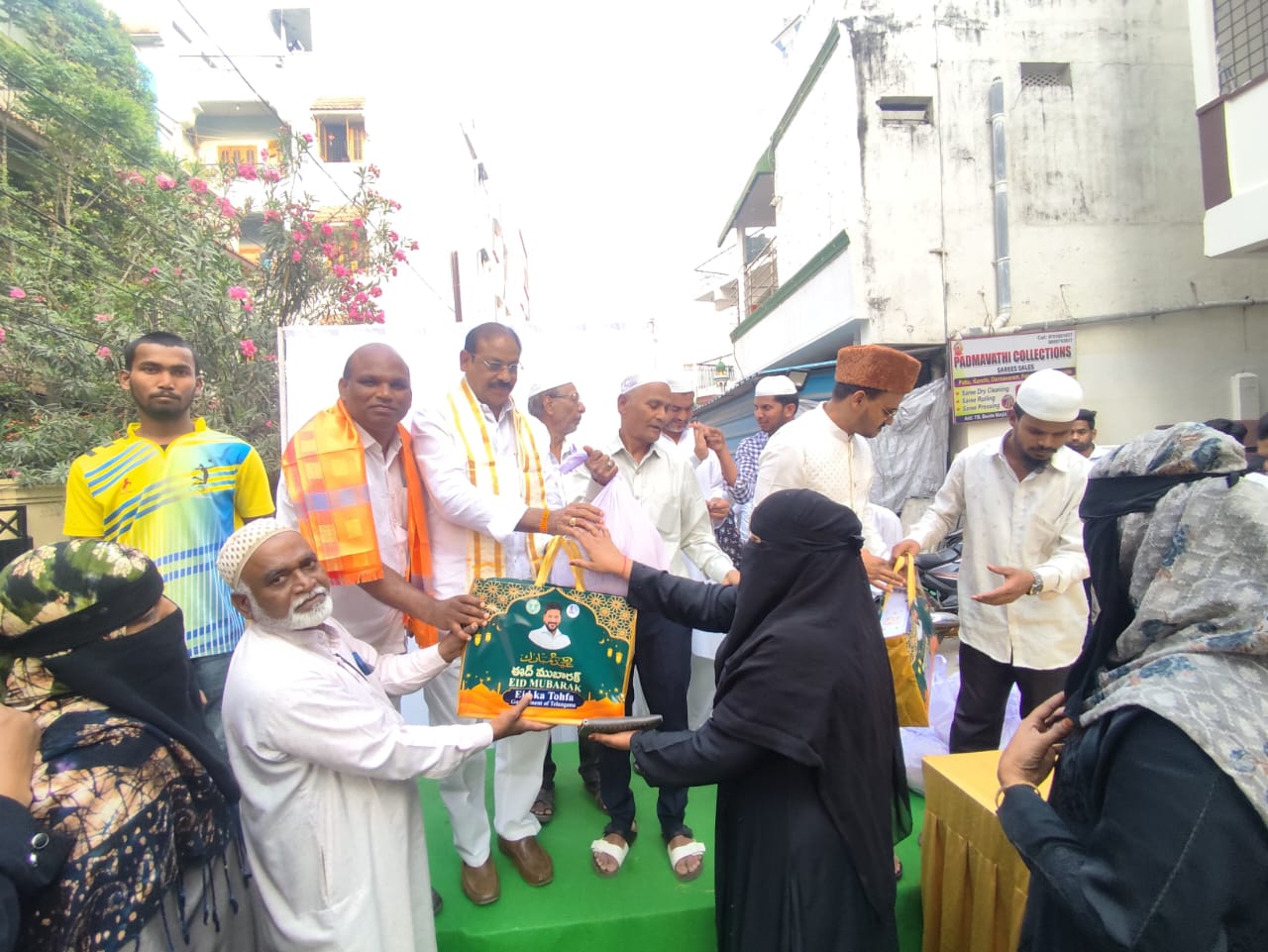 ముస్లిం సోదరులకు రంజాన్ శుభాకాంక్షలు – ప్రభుత్వ రంజాన్ కిట్ల పంపిణీ