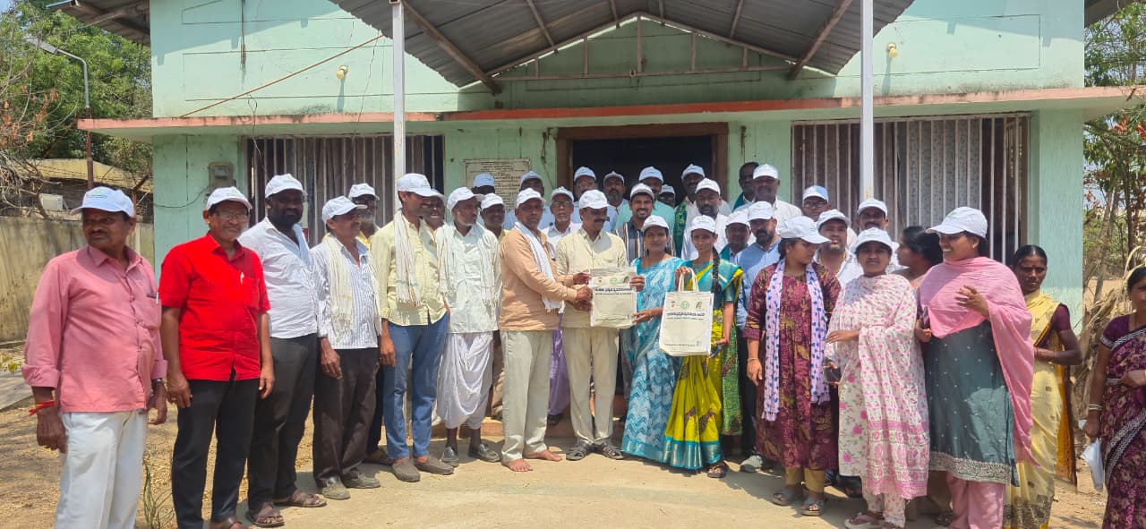 ఆయిల్ పామ్ మరియు సేంద్రియ వ్యవసాయంపై రైతులకు అవగాహన సదస్సు