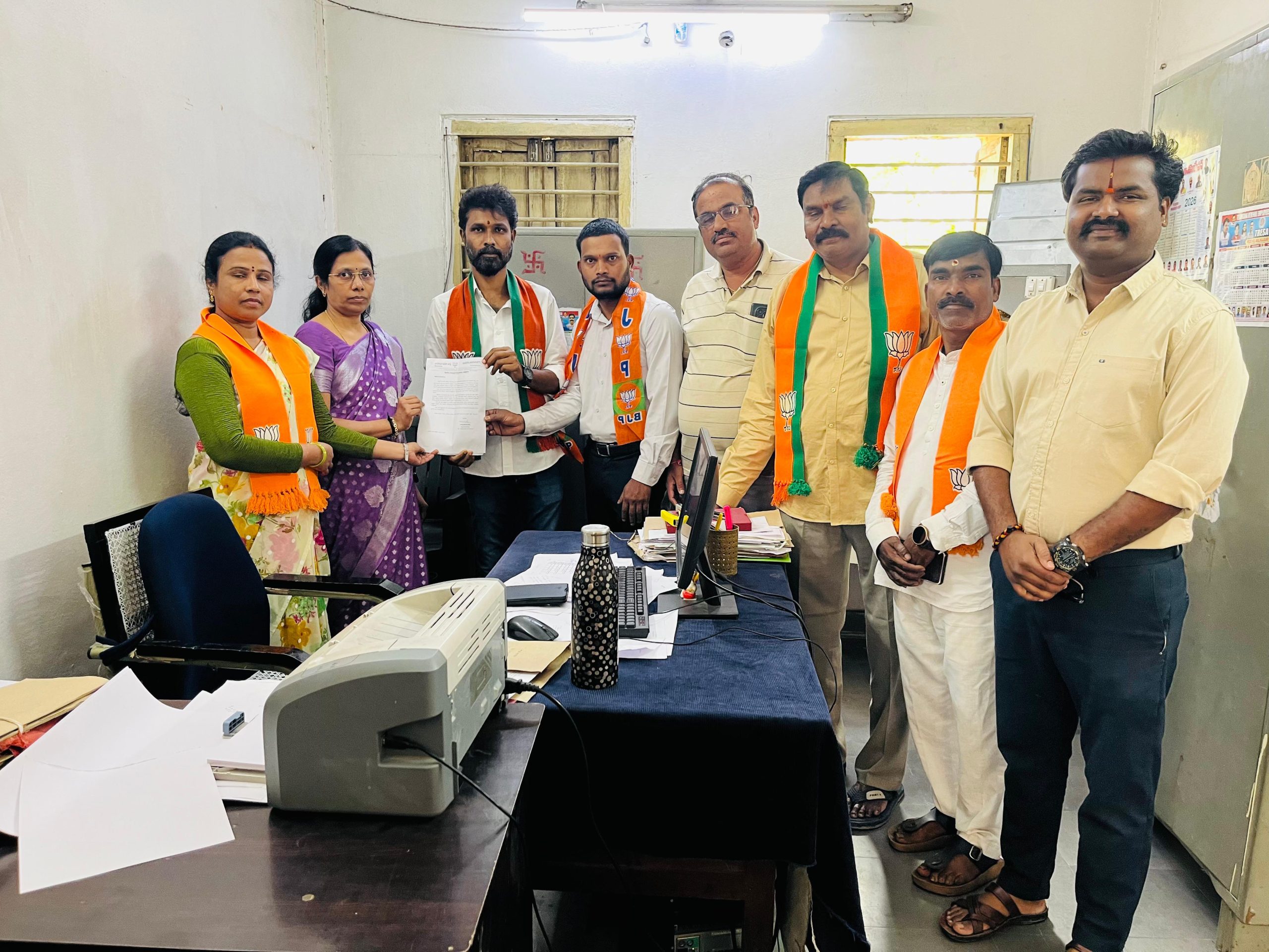 ప్రజలకు ఇచ్చిన హామీల అమలుపై కాంగ్రెస్ ప్రభుత్వాన్ని నిలదీస్తూ బిజెపి నేతలు మరోసారి ఆందోళన