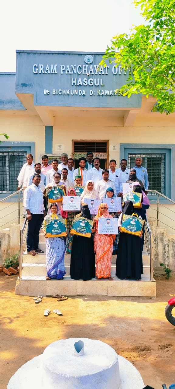 రంజాన్ పర్వ దినోత్సవ సందర్భంగా కిట్లు పంపిణీ చేసిన సర్పంచ్…