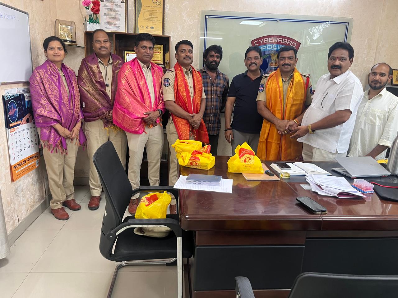 కూకట్పల్లి పోలీస్ అధికారులకు ఉగాది శుభాకాంక్షలు తెలిపిన జనంపల్లి పురంధర్ రెడ్డి