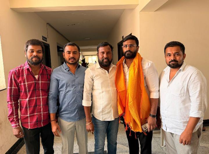 ప్రారంభోత్సవ ఏర్పాట్లపై నేతలతో విప్ బలమూరి వెంకట్ చర్చలు