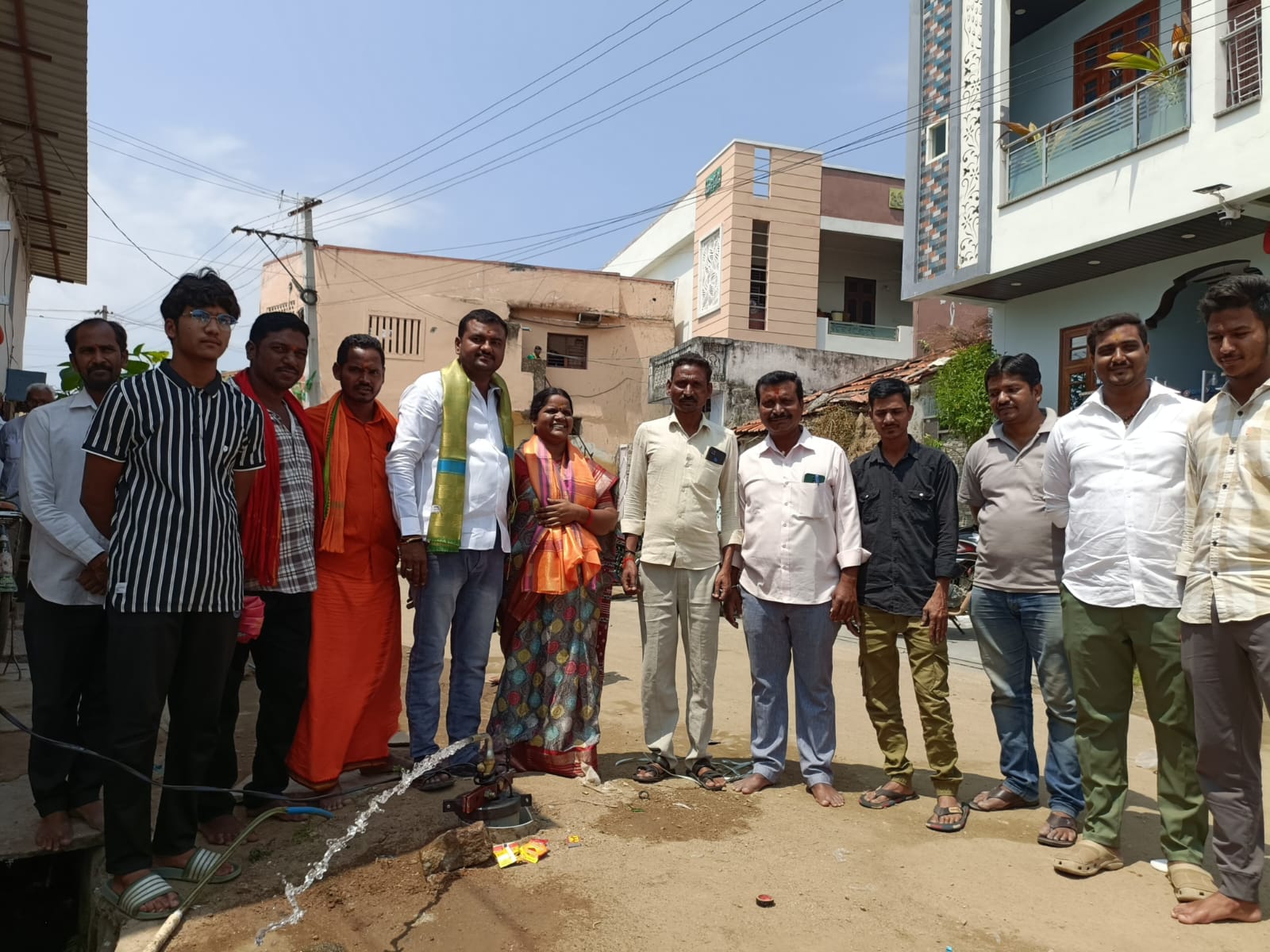 11 సంవత్సరాలు గా నిరుపయోగంగా ఉన్న బోర్బావిని వినియోగం లోకి తీసుకువచ్చిన కౌన్సిలర్ అనూష రాకేష్