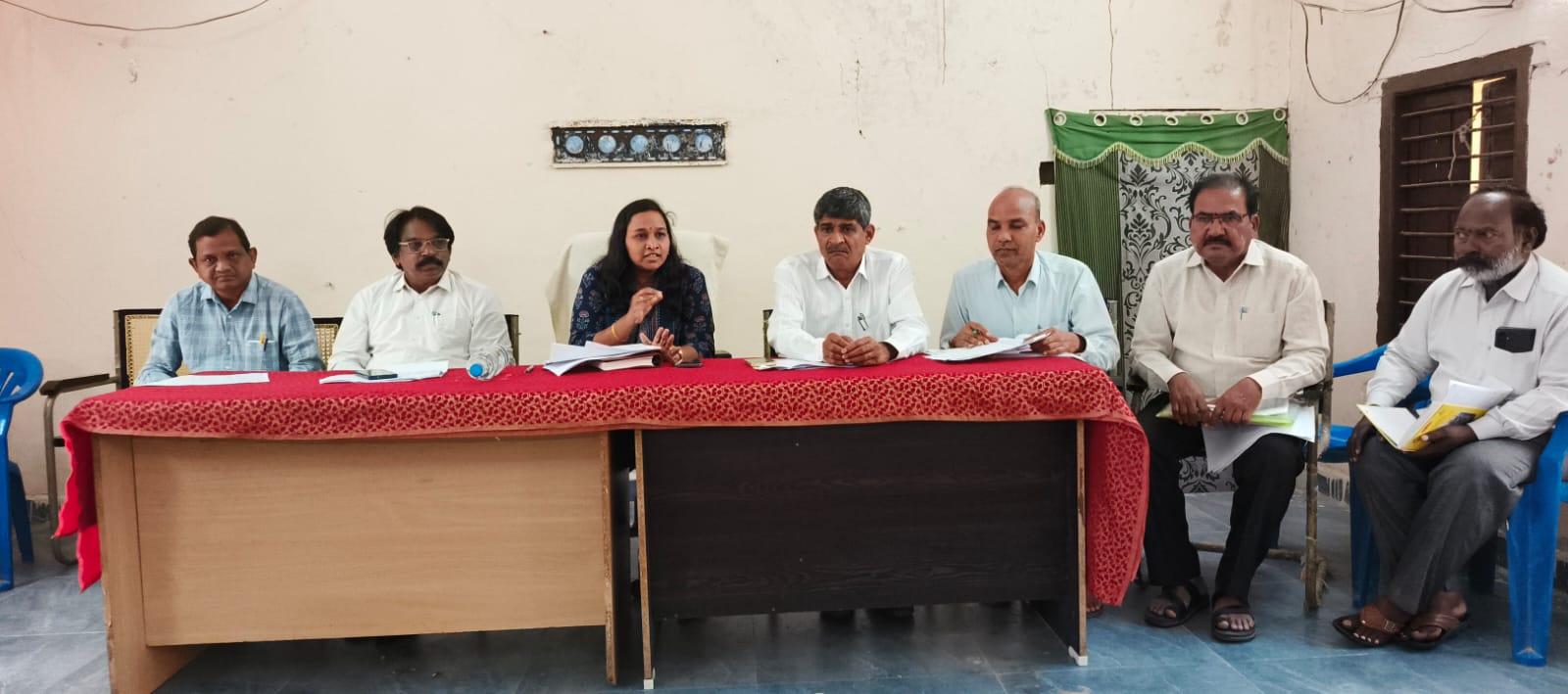 ఎంపీపీ కార్యాలయంలో పంచాయతీ కార్యదర్శులతో సబ్ కలెక్టర్ సమావేశం