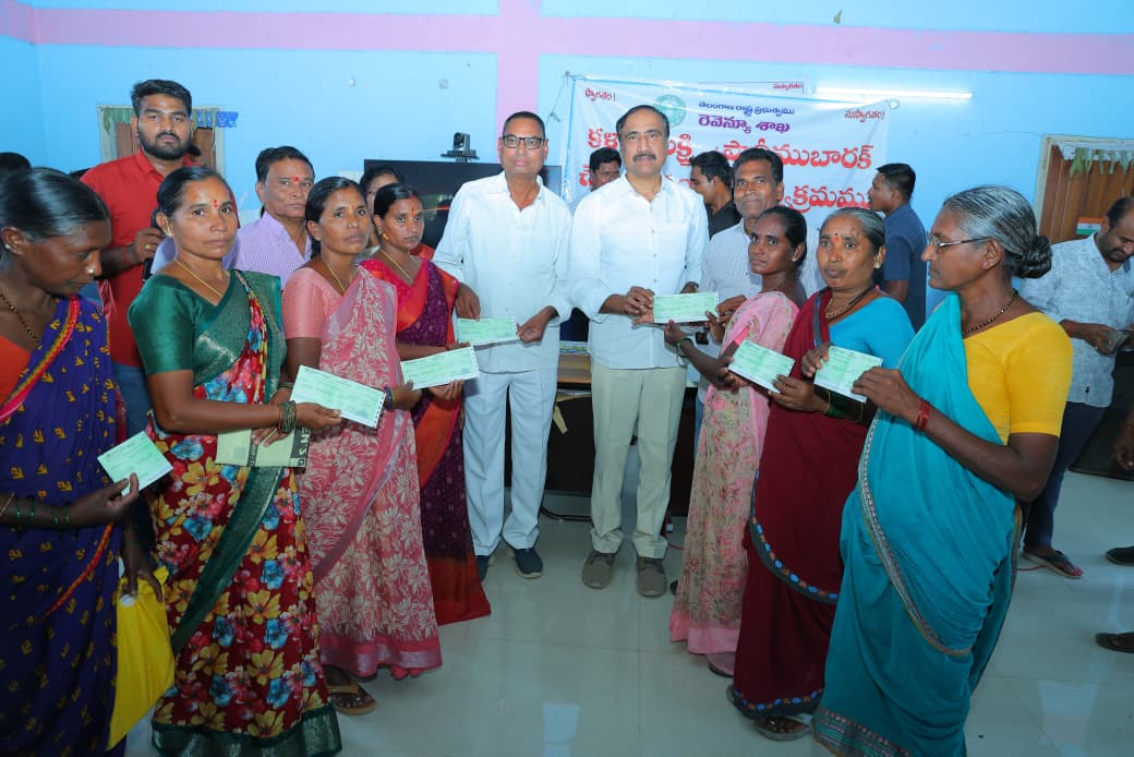 కళ్యాణ లక్ష్మీ పథకం చెక్కులు పంపిణీ చేసినా డాక్టర్. సంజయ్ కుమార్