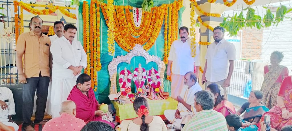 సొంత గ్రామంలో అంగరంగ వైభవంగా శ్రీరామనవమి ఉత్సవాలు నిర్వహించిన యల్లటూరు శ్రీనివాస రాజు
