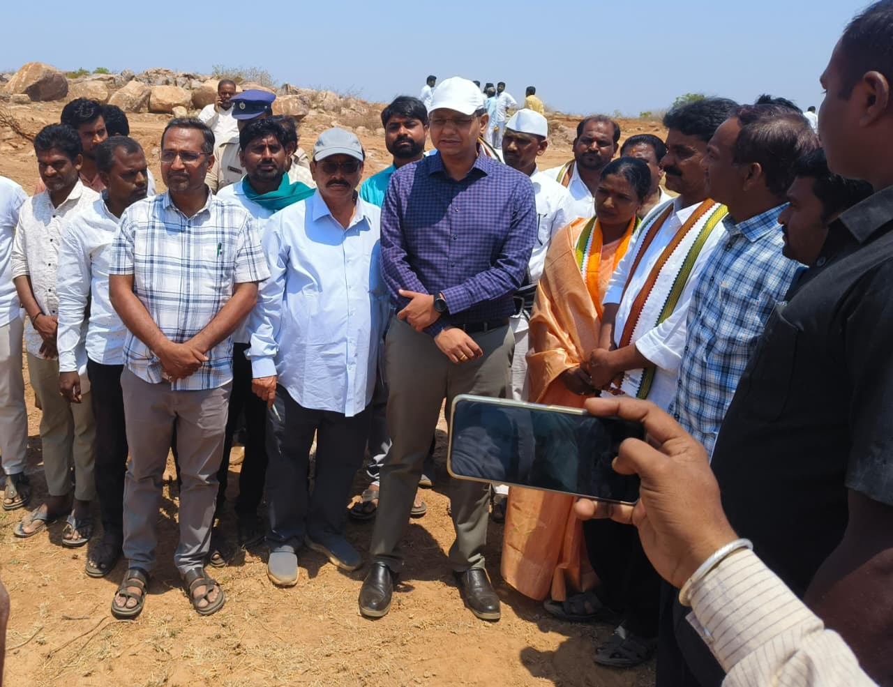 2027 డిసెంబర్ నాటికి యంగ్ ఇండియా స్కూల్ నిర్మాణం పూర్తి చేయాలి.