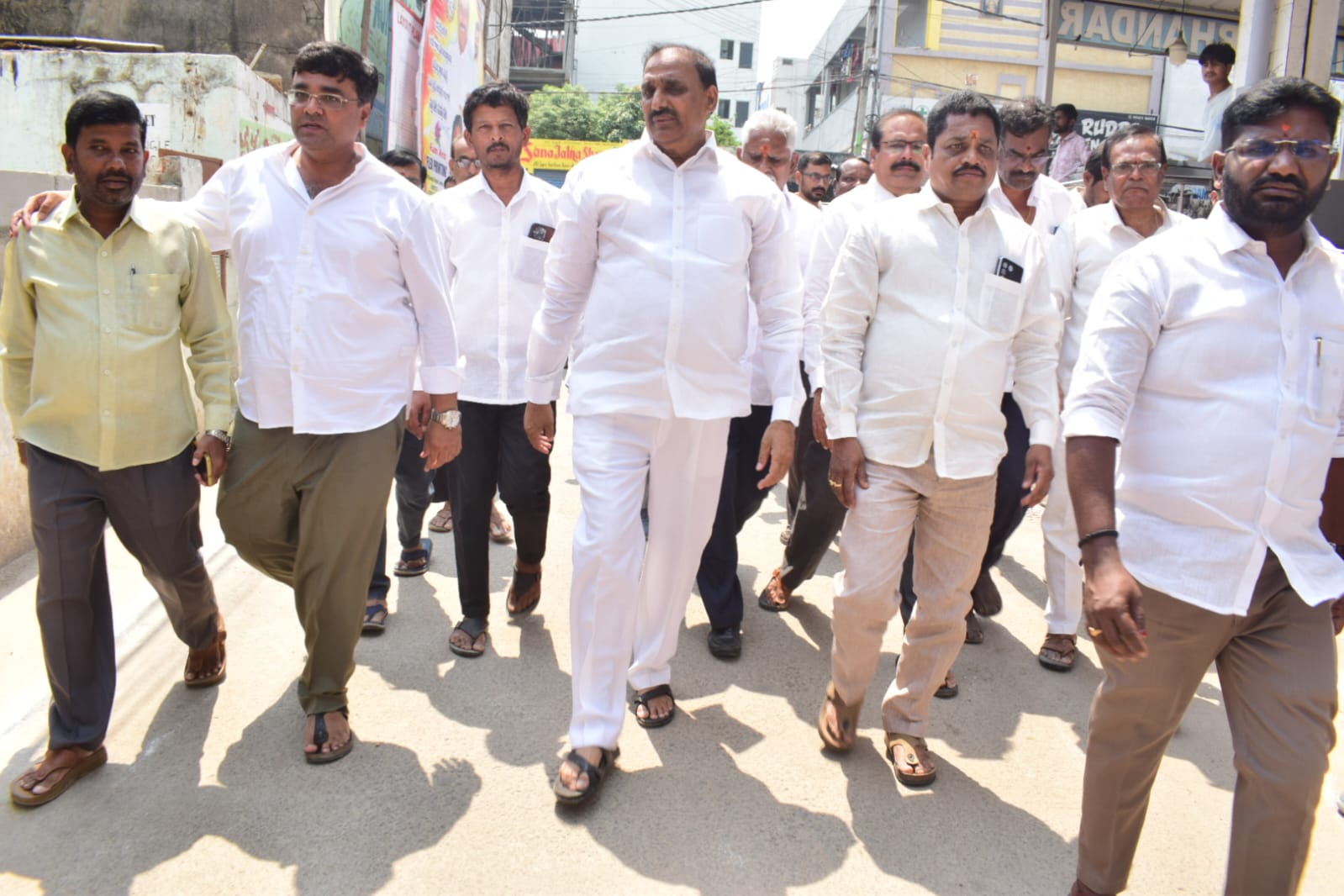 అభివృద్ధి నిర్మాణ పనులను పరిశీలించిన పిఎసి చైర్మన్ అరికెపూడి గాంధీ