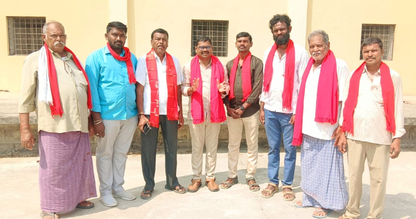 పెట్రోలు బంక్ లో నో స్టాక్ బోర్డులు పెట్టొద్దు