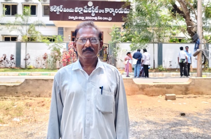 తమ పూర్వీకుల ఆస్తి కాదంటున్నారు..జిల్లాఅధికారులు న్యాయం చేయాలి.