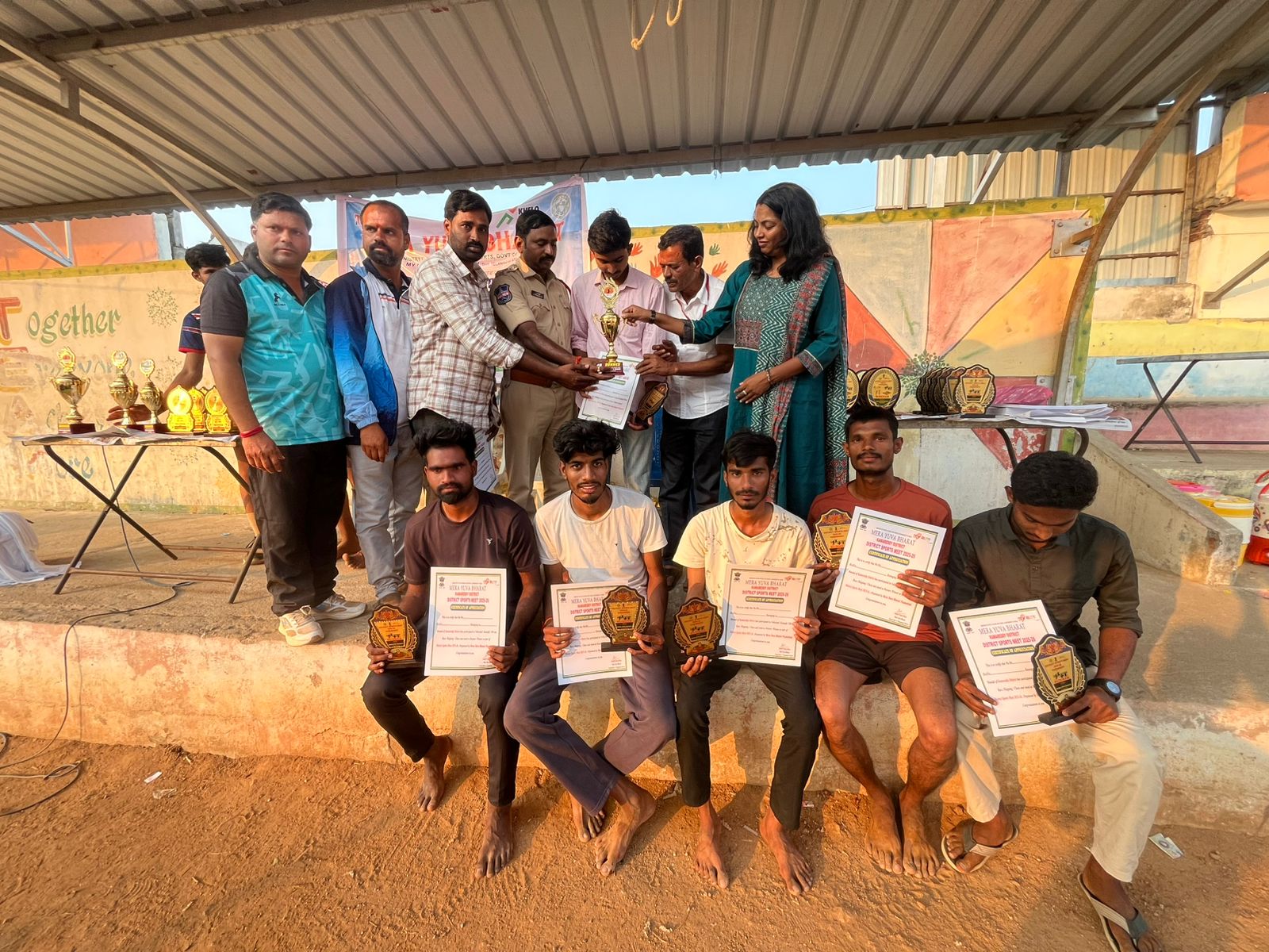 జిల్లా స్థాయి పోటీలో గెలుపొందిన డిగ్రీ విద్యార్థులు