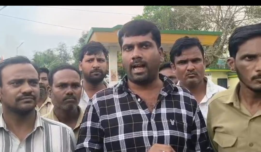 ప్రజలను తప్పుదారి పట్టిస్తున్న పెట్రోల్ డీజిల్ డీలర్లు