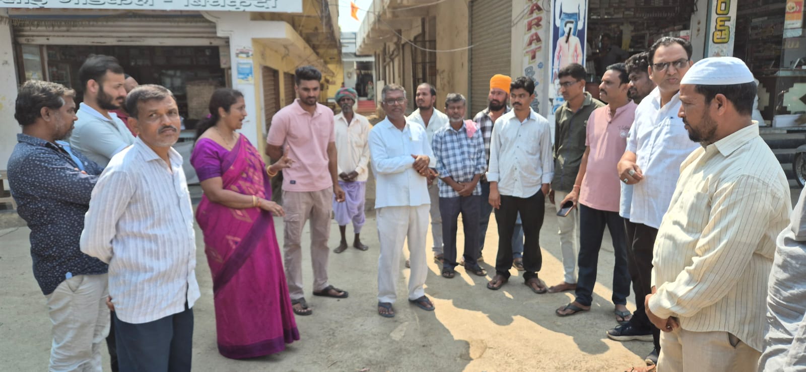 మున్సిపాలిటీలోని పలు వార్డులను పరిశీలించిన మున్సిపల్ చైర్మన్