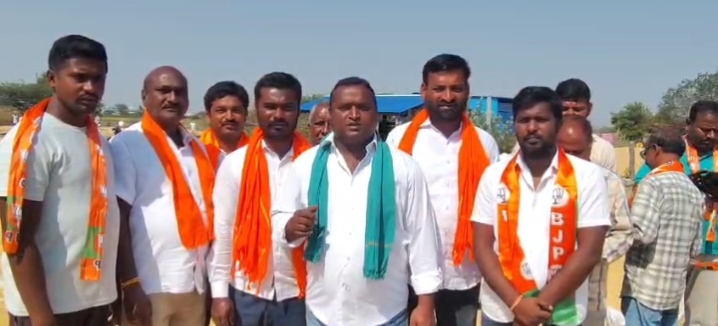 కొనుగోలు కేంద్రాలు ఏర్పాటు చేసి రైతులను ఆదుకోండి.