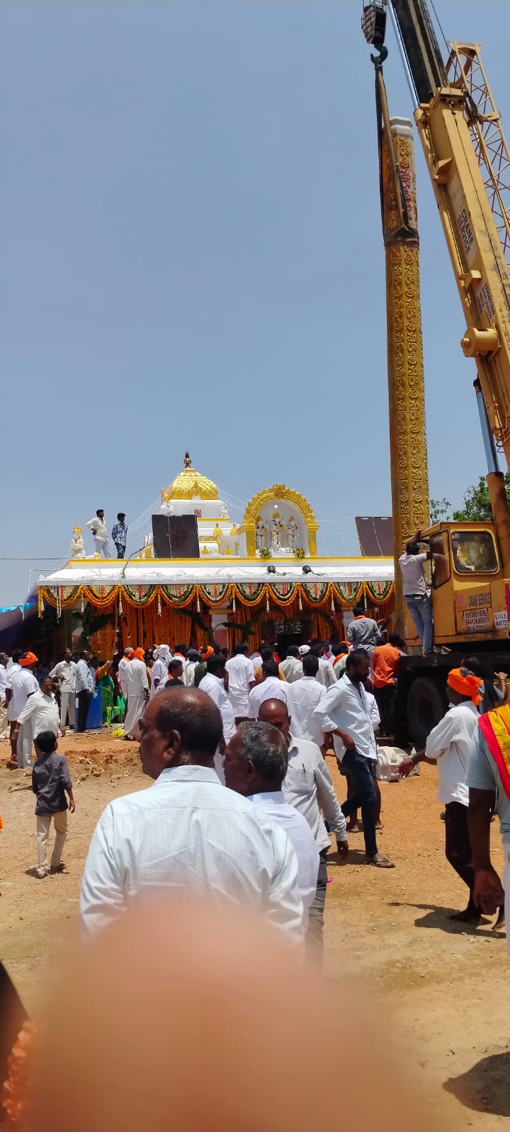 అంగరంగ వైభవంగా పెబ్బేరు మిట్ట ఆంజనేయస్వామి ధ్వజస్తంభం ప్రతిష్ట