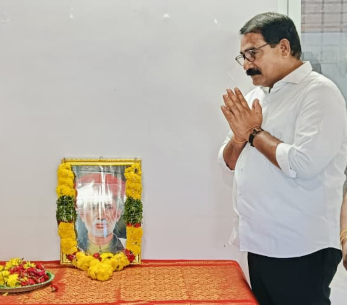 విద్యే విముక్తికి మార్గం” అని ప్రపంచానికి తెలియజేసిన మహనీయు డు మహాత్మా జ్యోతిరావు పూలే