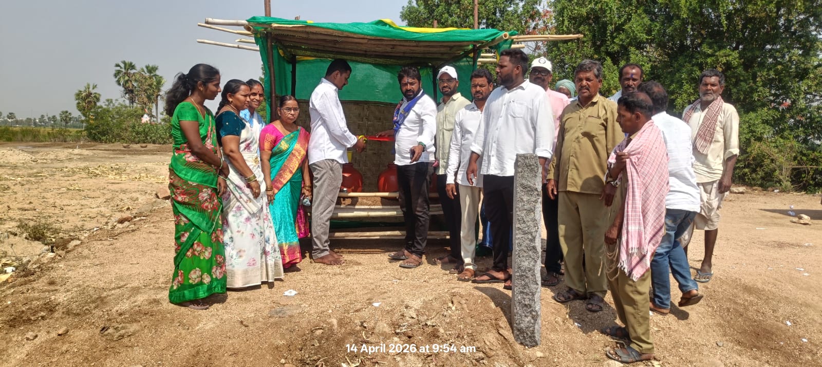 తొర్తిలో అంబేద్కర్ విగ్రహానికి పూలమాలలు వేసిన బహుజన నాయకులు