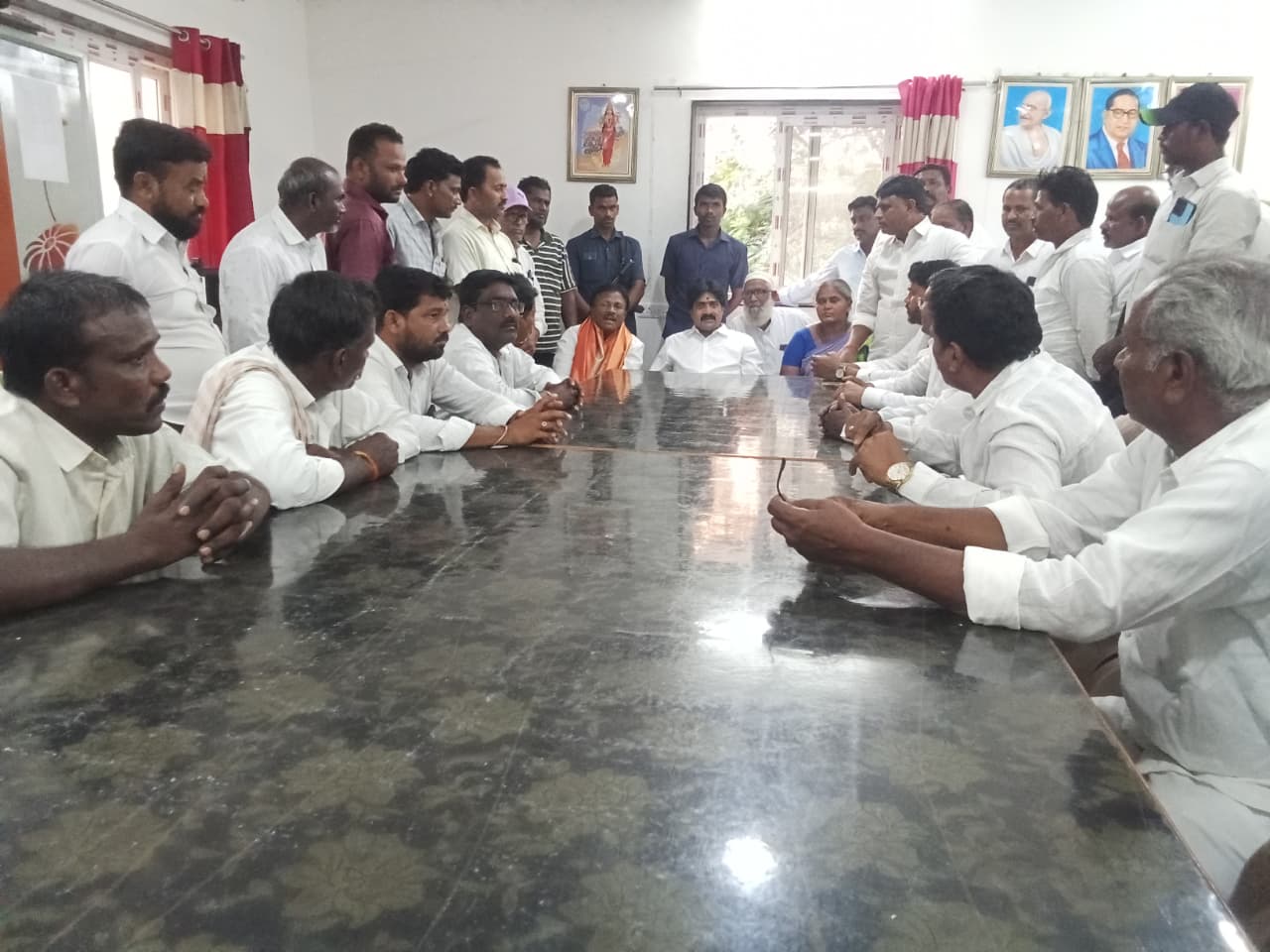 అలంపూర్ చౌరస్తా మార్కెట్ యార్డ్ నందు మొక్కజొన్న కొనుగోలు కేంద్రం ప్రారంభం: