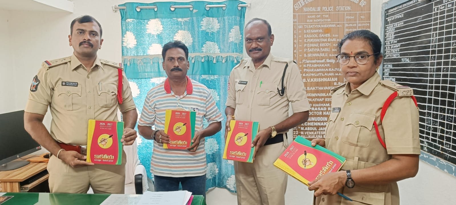 కాకతీయ డైరీ ని ఆవిష్కరించిన ఎస్ ఐ మల్లికార్జున రెడ్డి.