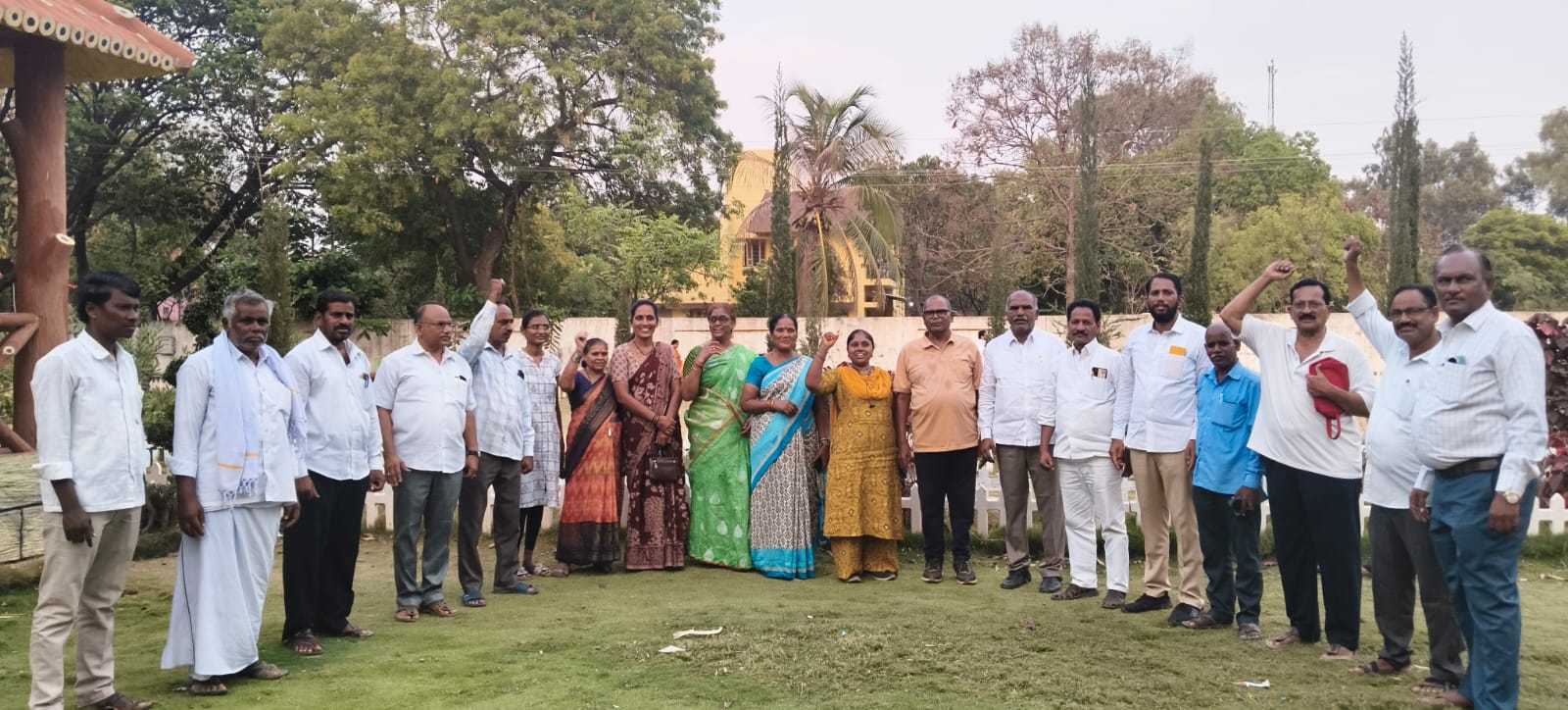 మహిళా బిల్లులో బి సి మహిళలకు రిజర్వేషన్ లు ఉండాల్సిందే. లేదంటే బి సి లు ఒప్పుకోరు