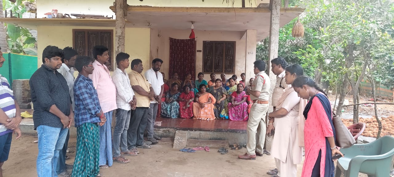 ప్రజలు సైబర్ నేరాలు, చట్టాల మీద అవగాహన, డ్రగ్స్ నిషేధం,రోడ్డు భద్రతపై అవగాహన కలిగి ఉండాలి: కాట్రేనికోన ఎస్సై అవినాష్