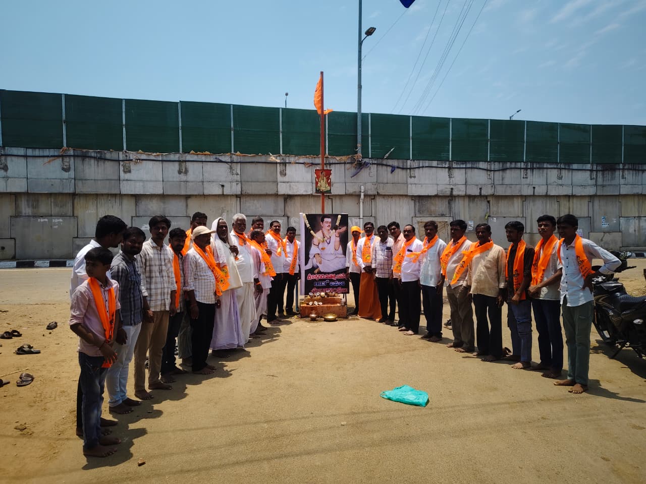 మహాత్మ శ్రీ బసవేశ్వర చూపిన మార్గంలో నడవాలి