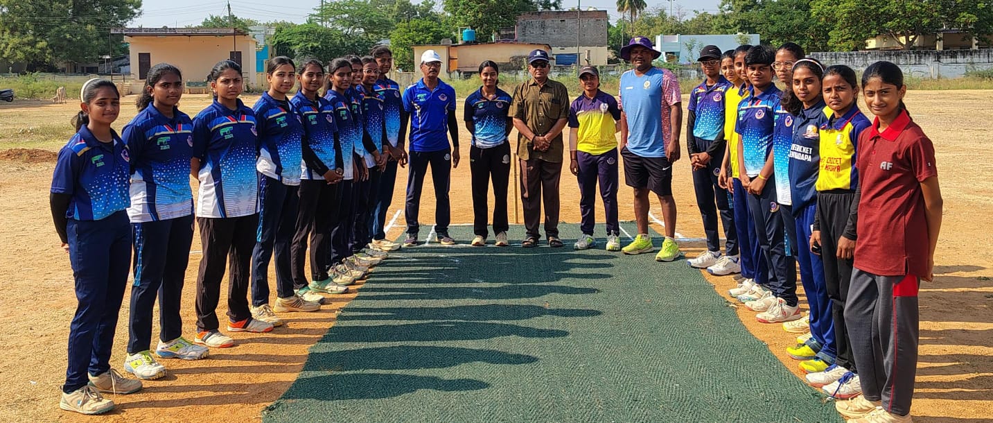 సబ్ సెంటర్ నందు బాలికలఅండర్-15,అండర్-19 క్రికెట్ పోటీలు