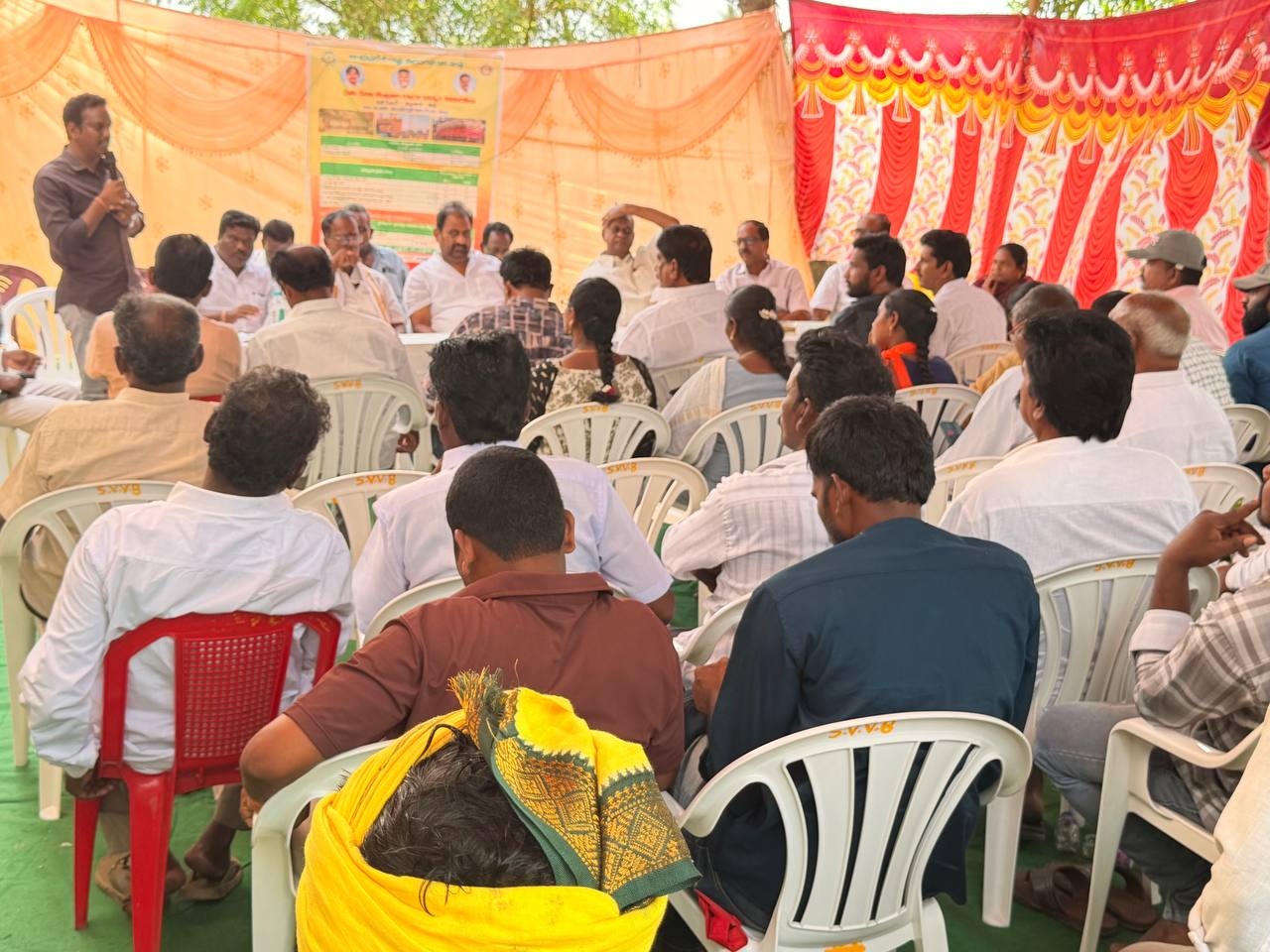 పల్లంకుర్రులో ధాన్యం కొనుగోలు కేంద్రం ప్రారంభం