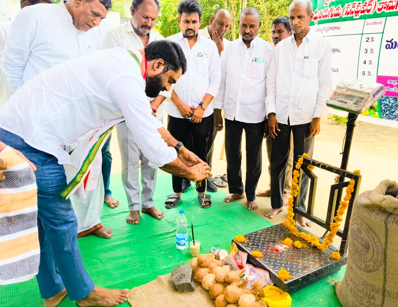 ప్రొద్దుతిరుగుడు కొనుగోలు కేంద్రం ప్రారంభించిన ఎమ్మెల్యే తోట లక్ష్మీకాంతరావు డిసిసి అధ్యక్షుడు మల్లికార్జున్…..