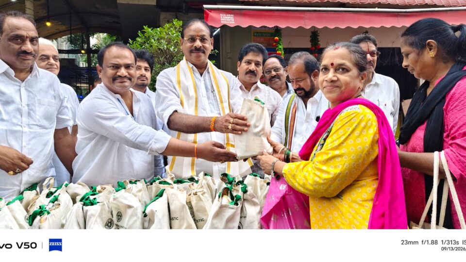 వసంత నగర్ డివిజన్లో మలేషియన్ టౌన్షిప్ లో వేడుకగా గణేష్ విగ్రహాల పంపిణీ కార్యక్రమం