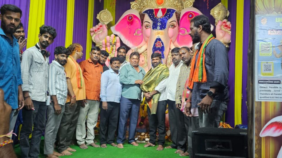 ఎల్లమ్మబండలో ఘనంగా వినాయకుడి ప్రత్యేక పూజలు