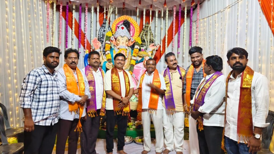 అరవపల్లి పంచాయతీ కూడలినందు ఏర్పాటు చేసిన వినాయకస్వామి నిమజ్జనం