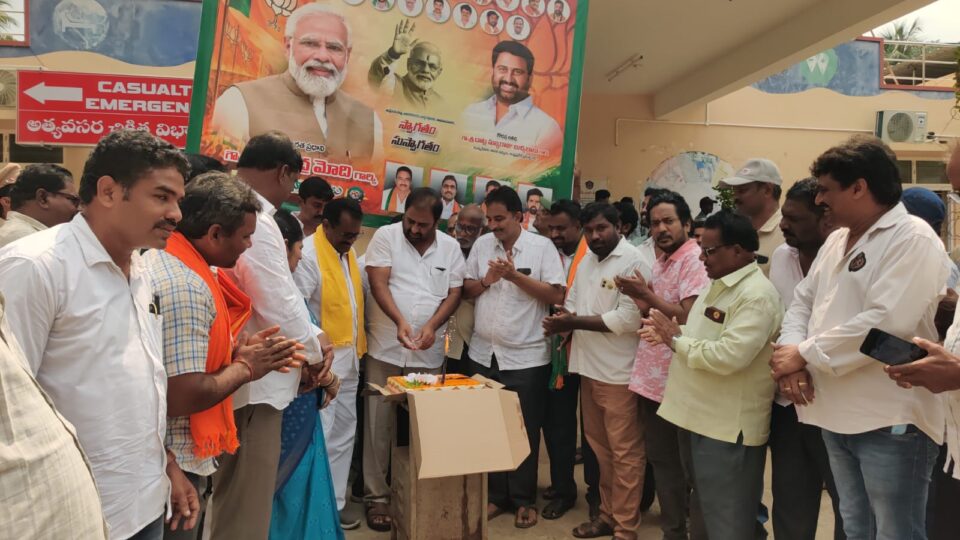 ముమ్మిడివరం నియోజకవర్గంలో ఘనంగా ప్రధాని మోదీ 75వ జన్మదిన వేడుకలు_