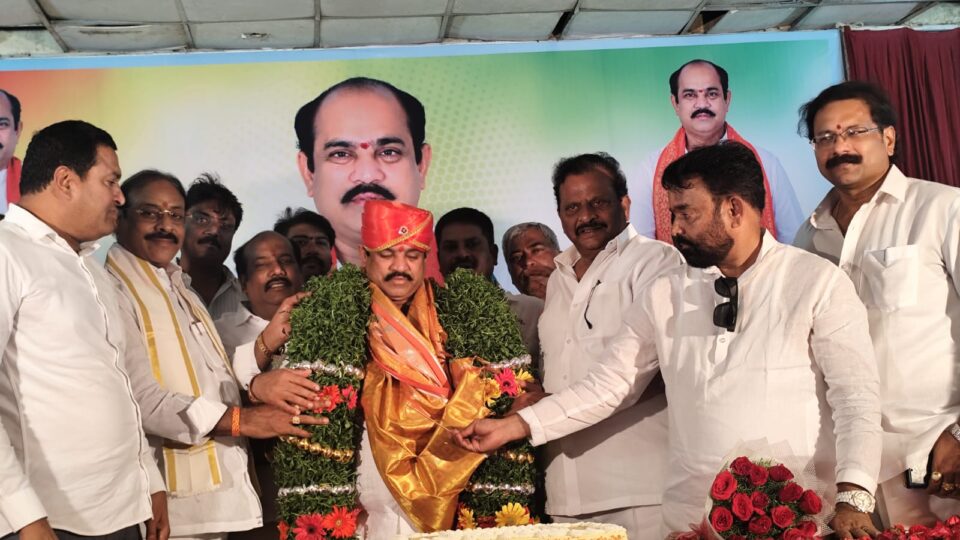 కేపీహెచ్‌బీలో గంధం రాజు జన్మదిన వేడుకలు ఘనంగా