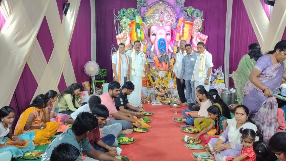 వివేకానంద నగర్‌లో ఘనంగా సరస్వతి పూజవందలాది మంది బాలబాలికలతో భక్తిశ్రద్ధల మధ్య నిర్వహణ