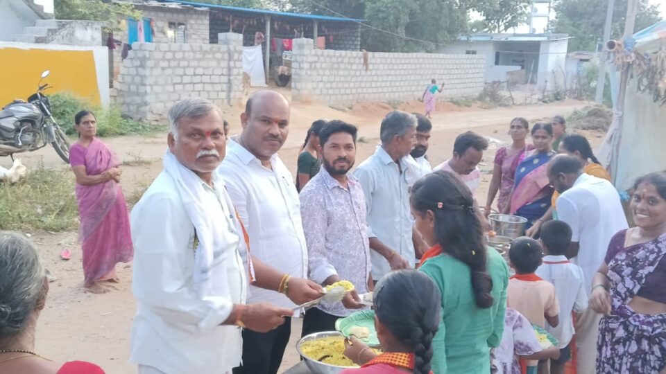 గణేష్ యూత్ కమిటీ ఆధ్వర్యంలో అన్నదాన కార్యక్రమం