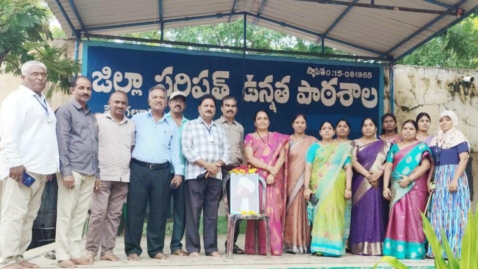 అభ్యుదయ మహాకవి గురజాడ అప్పారావు.