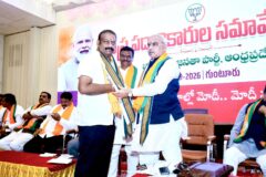 బిజెపి రాష్ట్ర పదాధికారుల సమావేశంలో గుంటూరు జిల్లా ఇంఛార్జికి సత్కారం