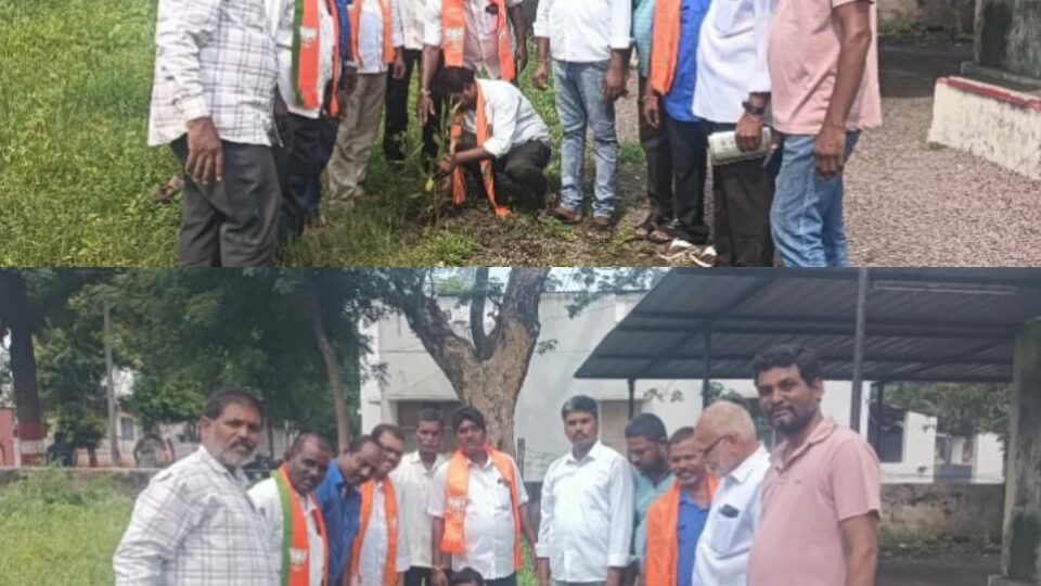 మోదీ జన్మదినోత్సవం సందర్భంగా మొక్కలు నాటిన బీజేపి నాయకులు